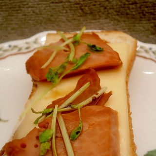 焼豚の生姜チーズトースト